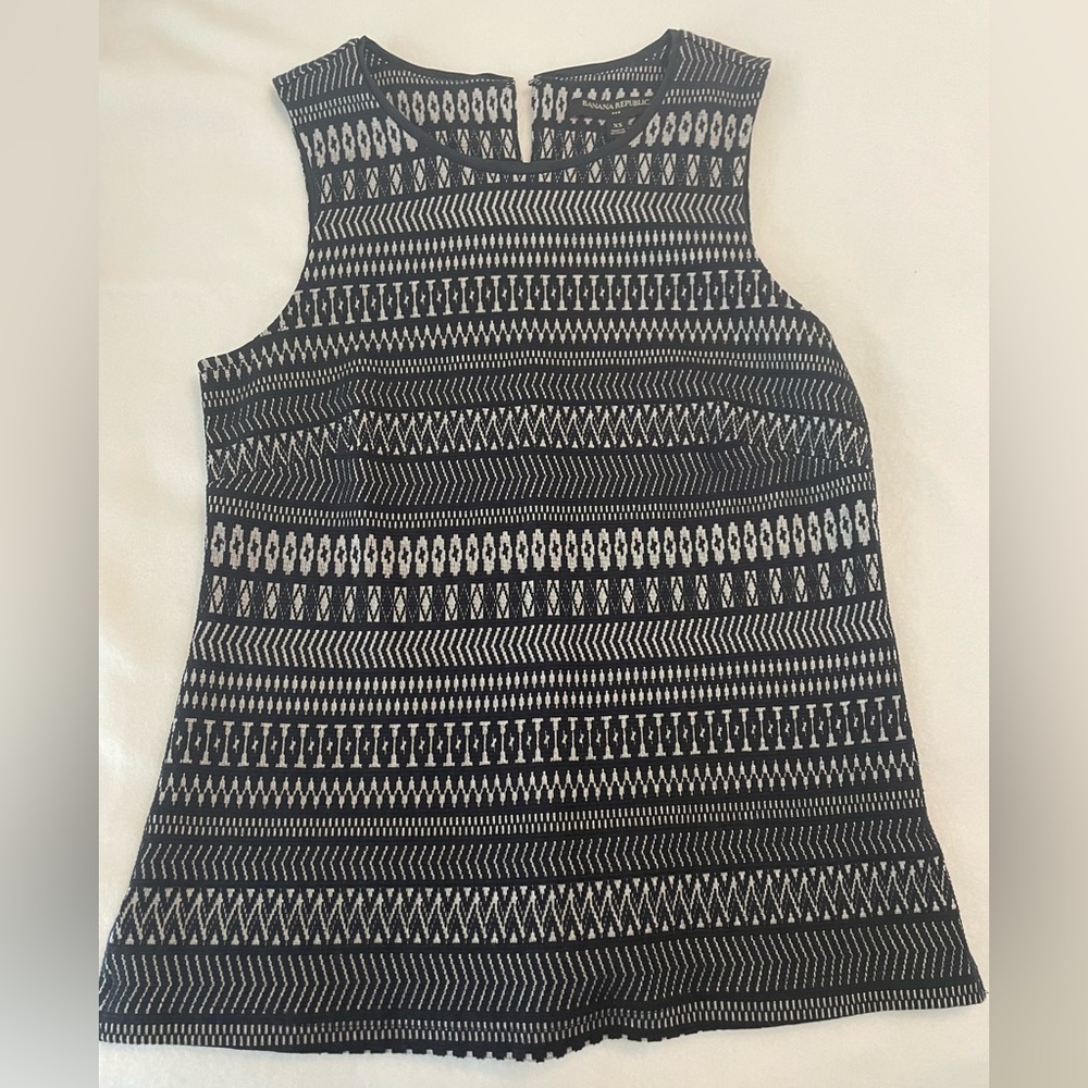 Banana republic navy patterned top
